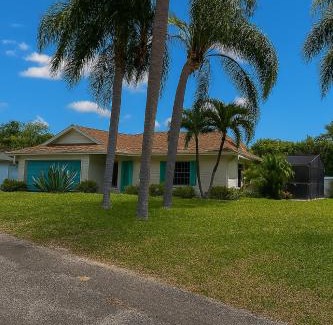 Bradenton Casa | FREE Heated Pool Hot Tub EV Chger Firepit Games