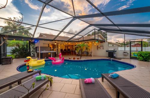 Bradenton Casa | FREE Heated Pool Hot Tub EV Chger Firepit Games