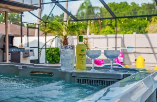 Bradenton Casa | FREE Heated Pool Hot Tub EV Chger Firepit Games
