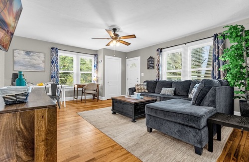 Wadeview Park Casa | Free Laundry & Parking Near Downtown & Disney
