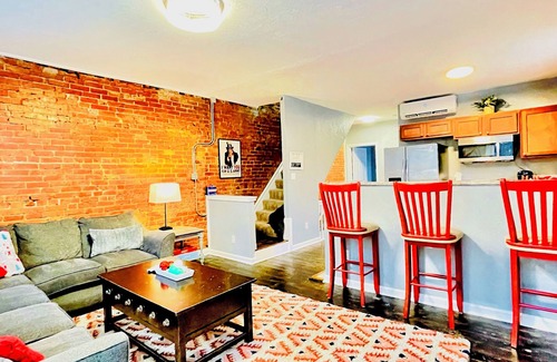 East Allegheny Casa | Free Park+3 BR *3 bathrooms*Walk to PNC & Acrisure