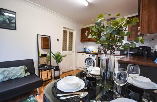 Stanwell Apartamento | FREE Parking, 1 bedroom apartment close to HEATHROW