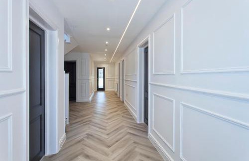 Woodley Casa | Free Parking 14-Bed Home Large Groups