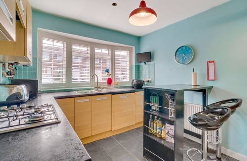 Shirley Casa | Free Parking 2BR Fast Wi-Fi