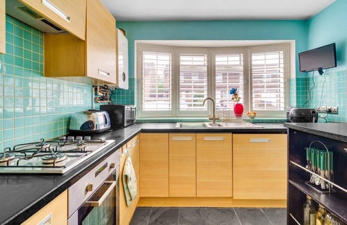 Shirley Casa | Free Parking 2BR Fast Wi-Fi