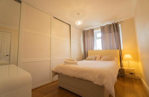 Reading Casa | Free Parking 6 Beds Fully Equipped Home Favourite by Contractors & Groups