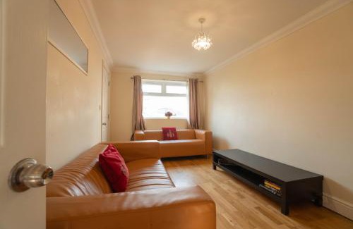 Reading Casa | Free Parking 6 Beds Fully Equipped Home Favourite by Contractors & Groups