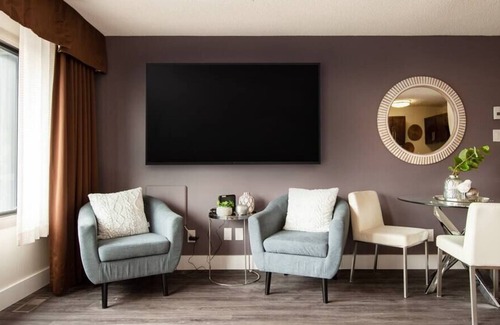 Downtown Winnipeg Apartamento | Free Parking and Wi-Fi! Luxury 1-bedroom Suite