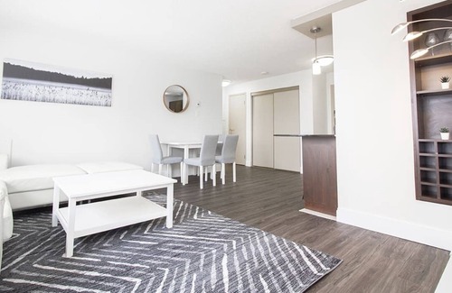 Downtown Winnipeg Apartamento | Free Parking and Wi-Fi! One Bedroom Suite Downtown