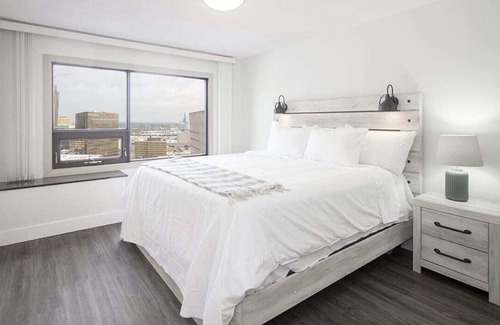 Downtown Winnipeg Apartamento | Free Parking and Wi-Fi! One Bedroom Suite Downtown