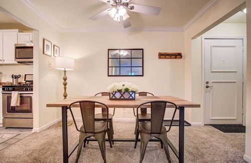 West Allis Apartamento | Free Parking. Dishwasher. Balcony. Medical Centers
