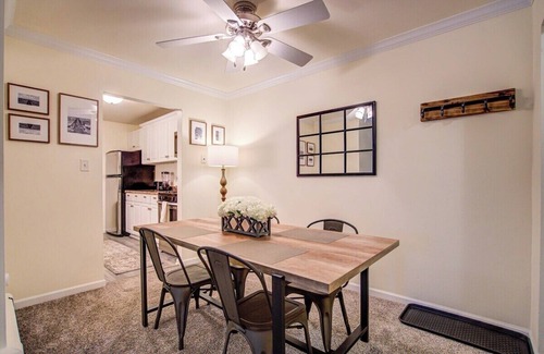 West Allis Apartamento | Free Parking. Dishwasher. Balcony. Medical Centers