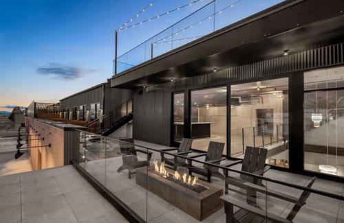 People's Freeway Hotel | Free Parking & Dog-friendly, Wasatch Room at evo Hotel