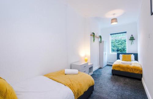 Forsbrook Apartamento | FREE parking, LARGE House for Contractors & Families, Sleeps 10, 25 mins to ALTON TOWERS