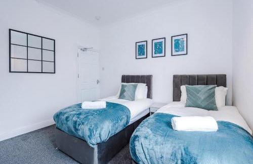 Forsbrook Apartamento | FREE parking, LARGE House for Contractors & Families, Sleeps 10, 25 mins to ALTON TOWERS