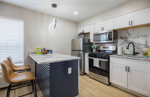 Medical District Apartamento | FREE Parking Modern Studio - Downtown Medical District