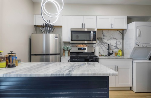 Medical District Apartamento | FREE Parking Modern Studio - Downtown Medical District