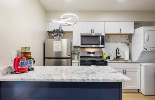 Medical District Apartamento | FREE Parking Modern Studio - Downtown Medical District