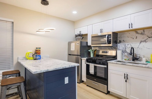 Medical District Apartamento | FREE Parking Modern Studio - Downtown Medical District