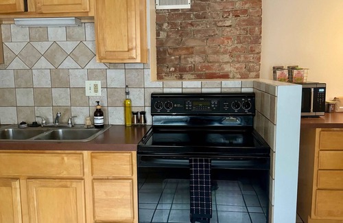 Victorian Village Casa | Free Parking - Prime Location - Downtown