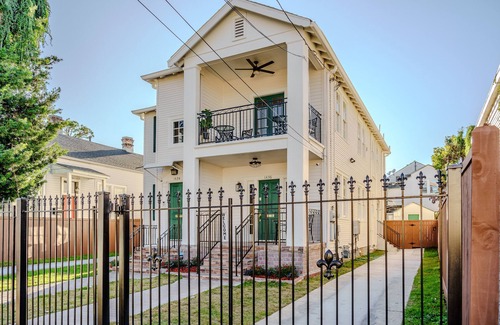 Touro Condominio | *FREE* Parking/Renovated Gem near French Qtr