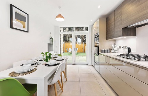High Barnet Casa | *Free Parking* Sleeps 8 *Barnet* North London* With Large Garden