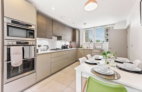 High Barnet Casa | *Free Parking* Sleeps 8 *Barnet* North London* With Large Garden