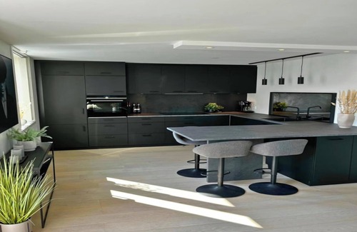 Alesund Apartamento | Free Parking Space, Balcony, Prime Location