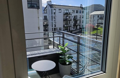 Alesund Apartamento | Free Parking Space, Balcony, Prime Location