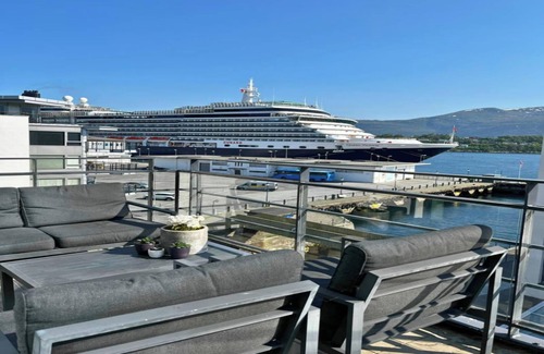 Alesund Apartamento | Free Parking Space, Balcony, Prime Location