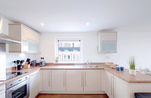 Newham Apartamento | Free Parking: Two Bed Apartment London Docklands