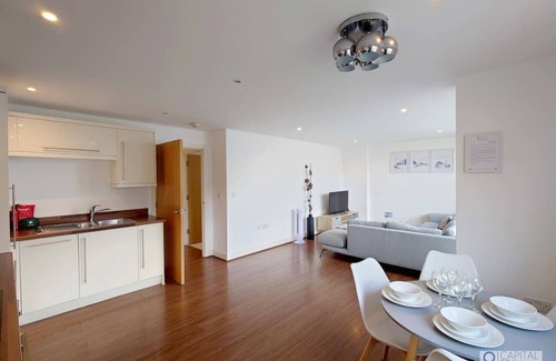 Newham Apartamento | Free Parking: Two Bed Apartment in Beckton