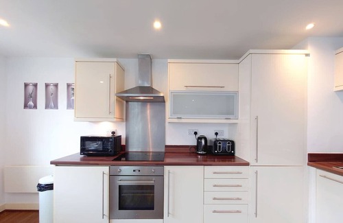 Newham Apartamento | Free Parking: Two Bed Apartment in Beckton