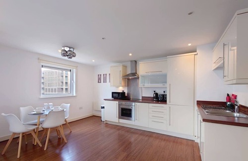 Newham Apartamento | Free Parking: Two Bed Apartment in Beckton