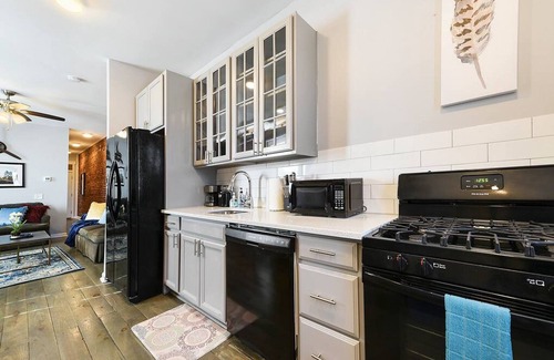 East Allegheny Apartamento | Free Parking, Walk to PNC Park & Downtown Fun