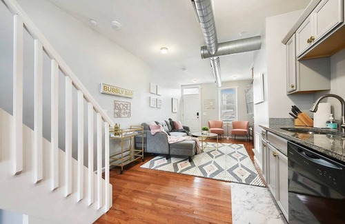 East Allegheny Casa | Free Parking★Walk Everywhere!★2 Private bathrooms!