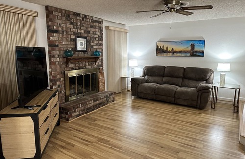 Enterprise Casa | Free pkg up to 4 cars/6 guests max/King/Qn/Twin beds