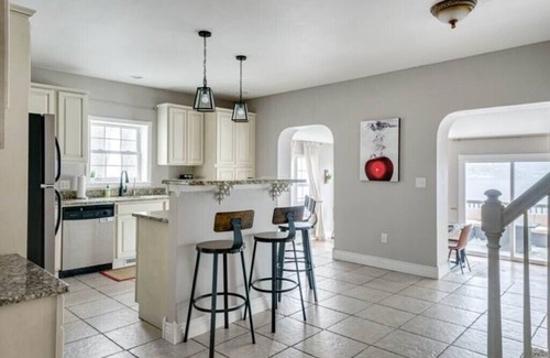 Lawton Casa | Free Pontoon&Kayak, Lakefront, Hot Tub, Sleeps 12