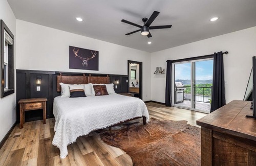Kimberling City Casa | FREE Resort Amenities, Mini golf, Pool/Hot Tubs - PERFECT FOR LARGE FAMILY