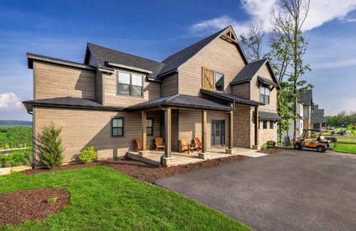 Kimberling City Casa | FREE Resort Amenities, Mini golf, Pool/Hot Tubs - PERFECT FOR LARGE FAMILY