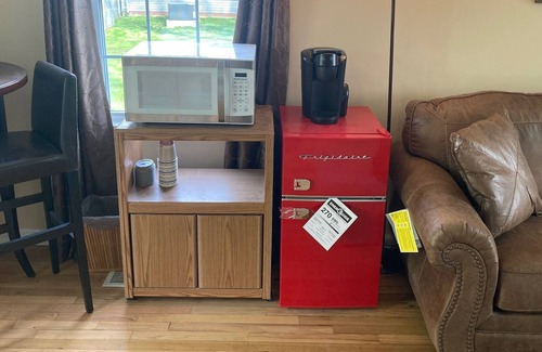 Eastlake Apartamento | Free Kayaks! Lakeview Nautical private guest suite.