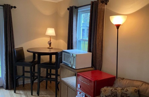 Eastlake Apartamento | Free Kayaks! Lakeview Nautical private guest suite.