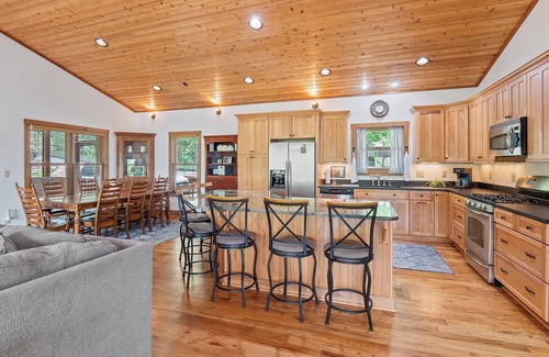 Houston Casa | Free the Happy at Smith Lake