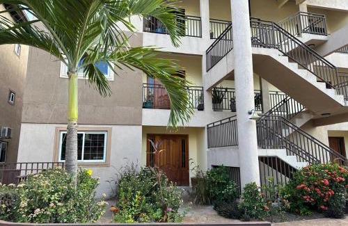 New Kingston Apartamento | Free Wi-Fi, 24-hour Security, Pool