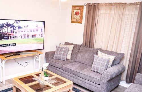 Lithonia Casa | Free Wi-Fi getaway home with secondary suite 10 guests