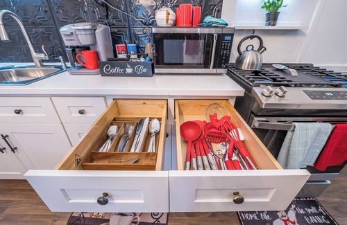 Cabbagetown Casa | Free Wi-Fi, Parking, No Pet Fee, Free Wi-Fi, Parking, No Pet Fee