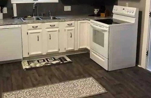 Findlay Casa | Freedom House Findlay - Come Relax and Enjoy!