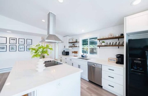 Freeland Cabaña | Freeland Bay View Waterfront Family Villa Retreat