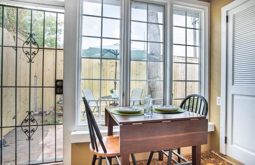 Historic District - North Casa | Freeman's Cottage by Lucky Savannah
