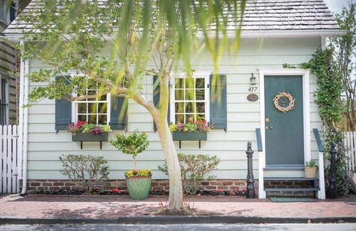 Historic District - North Casa | Freeman's Cottage by Lucky Savannah